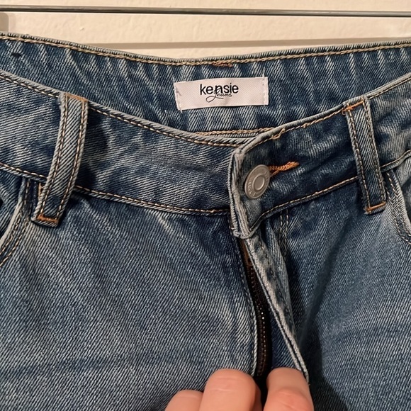 Kensie High Rise Distresed Jeans Cropped, no stretch, zipper fly Size 4/27 - Picture 2 of 8